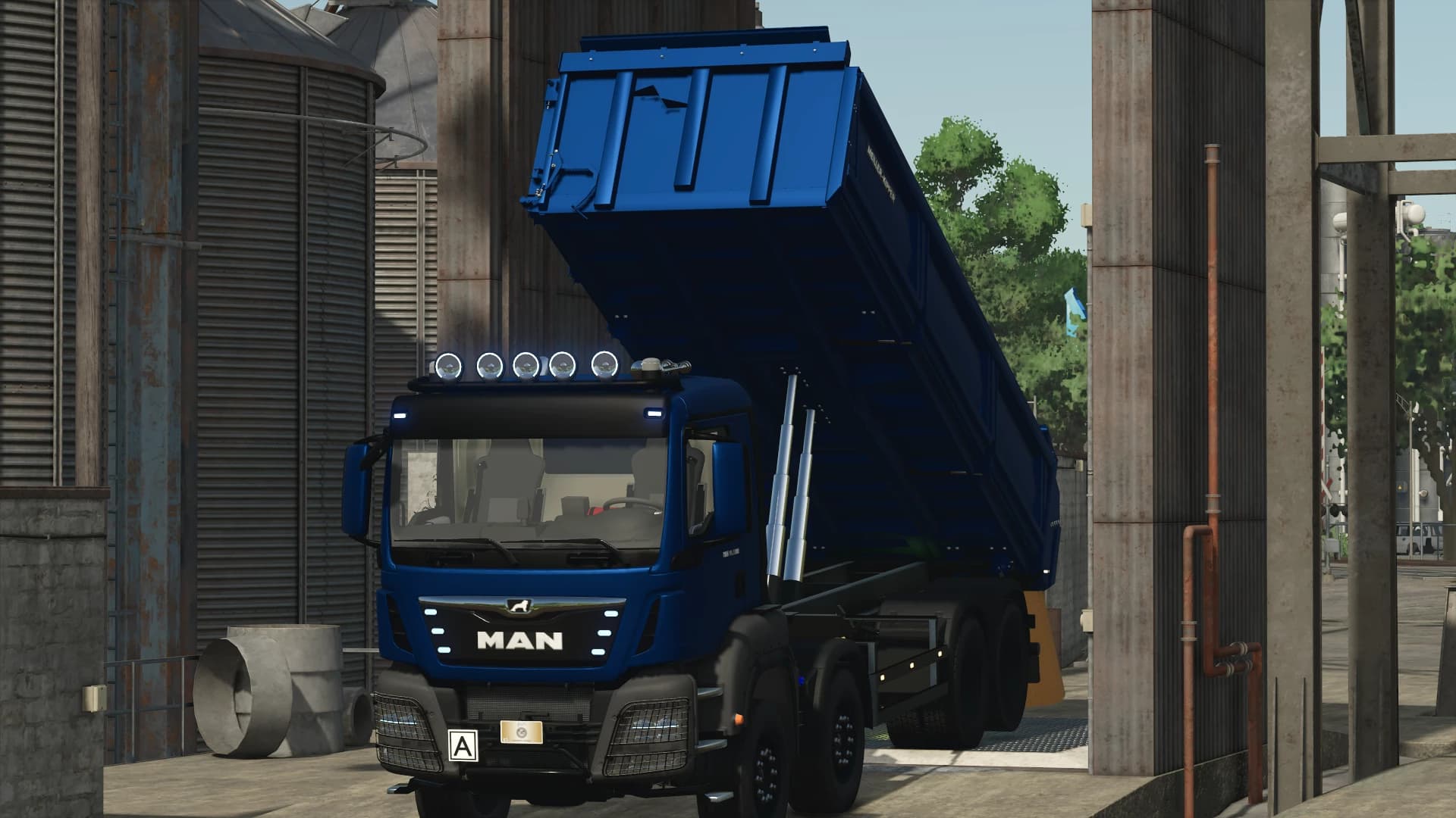MAN TGS 4-axle tipper 3