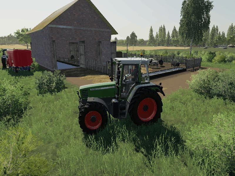 Small pig shed 2