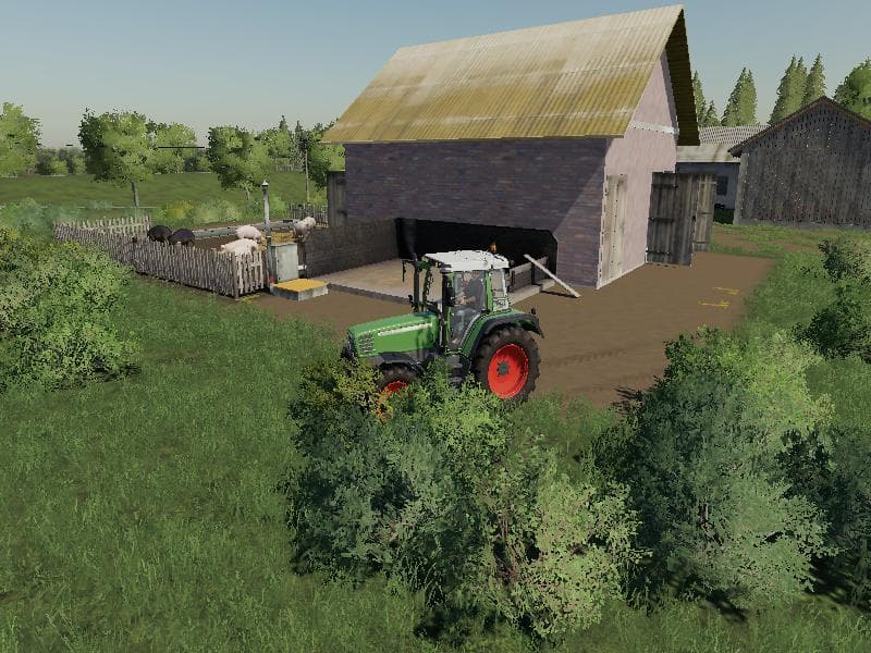 Small pig shed