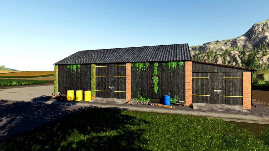 BARN WITH GARAGE 3