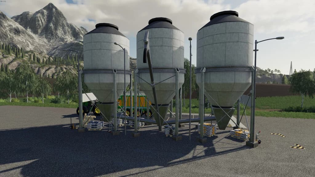 FILLABLE STORAGE FOR LIME/FERTILIZER AND SEEDS 3