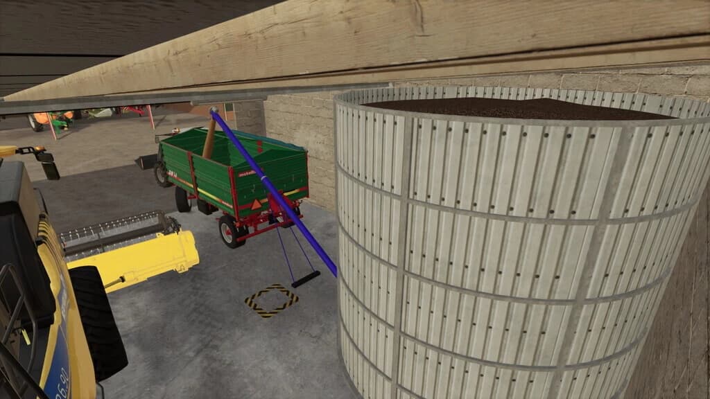 GARAGE WITH SILO