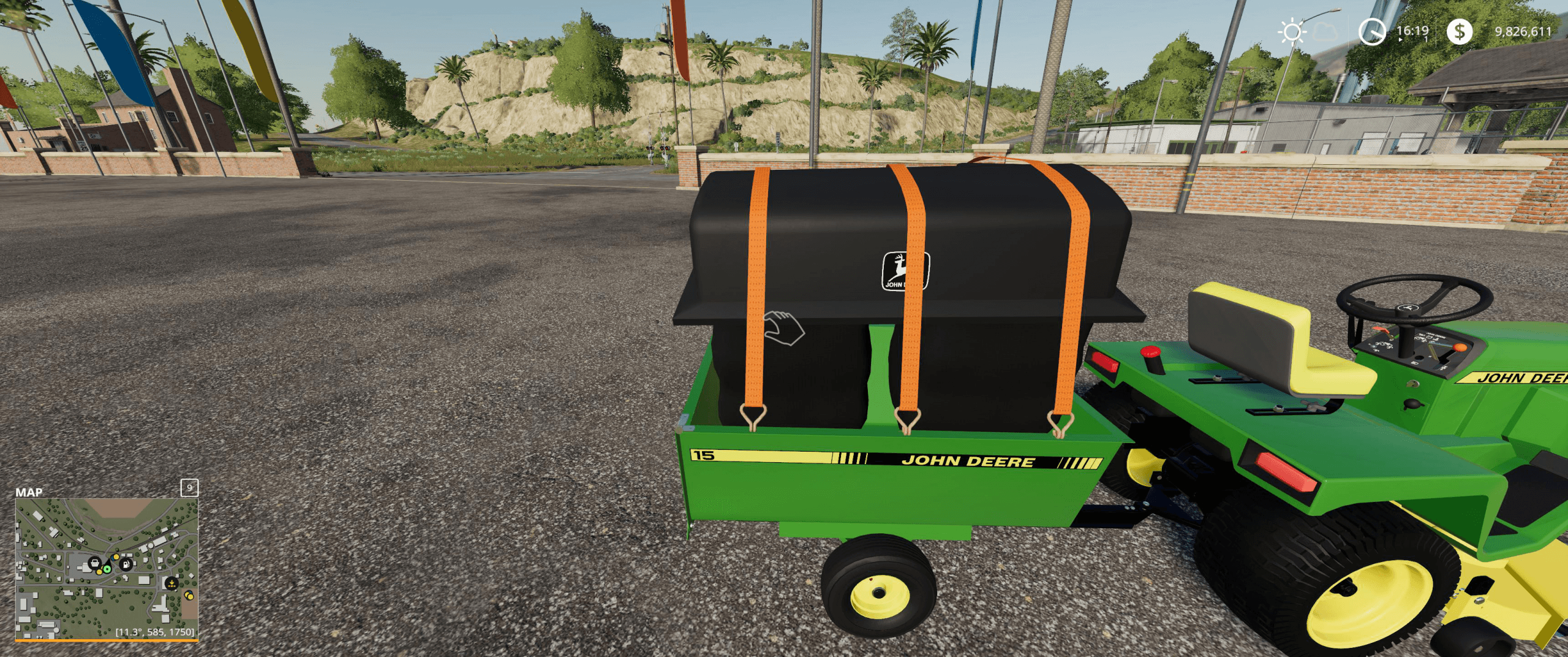 JOHN DEERE 332 LAWN TRACTOR WITH LAWN MOWER AND GARDEN 3