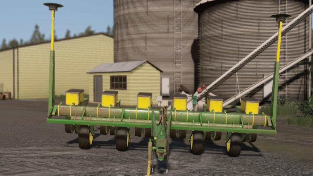 JOHN DEERE 7000 PLANTER 2