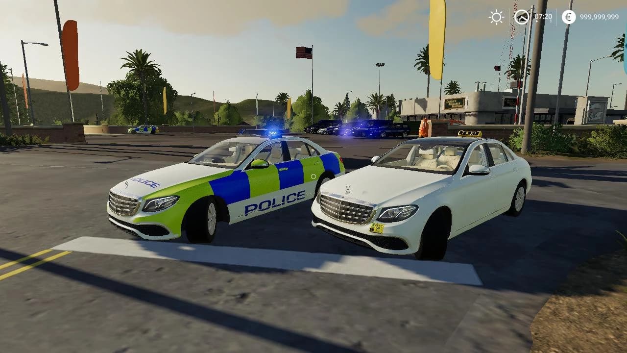 MERCEDES SEDAN HYBRID UK POLICE / TAXI 3
