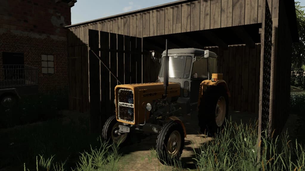 OLD WOODEN GARAGE