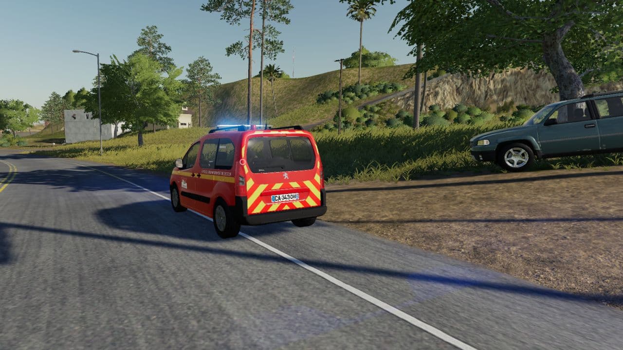 Peugeot Partner II 2015 (SDIS 33 command post) 6