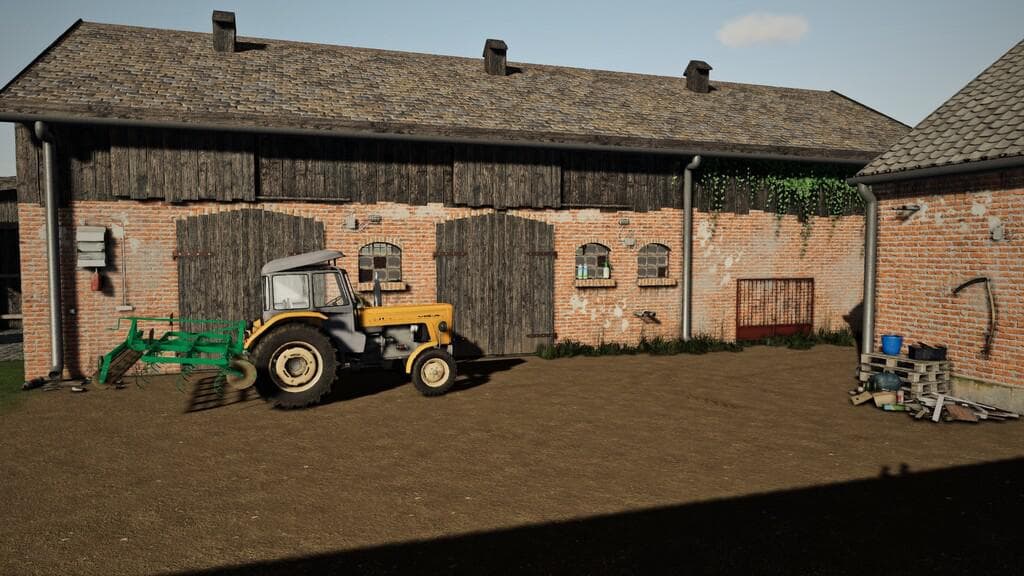 SMALL COWSHED WITH PASTURE 2