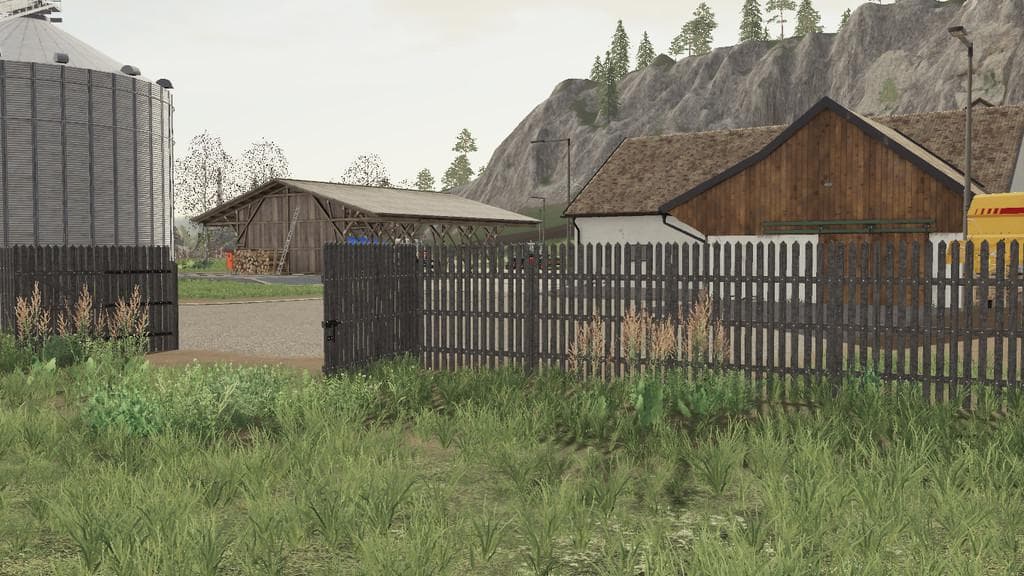 WOODEN GATES AND FENCES