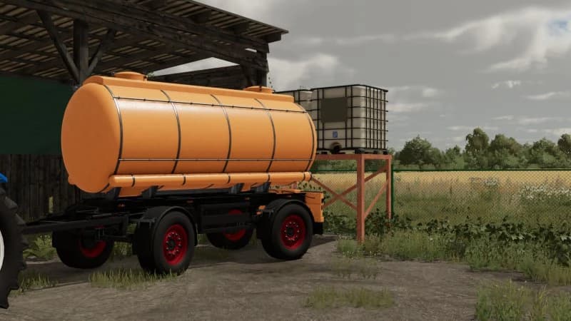 Fertilizer and herbicide tank 4