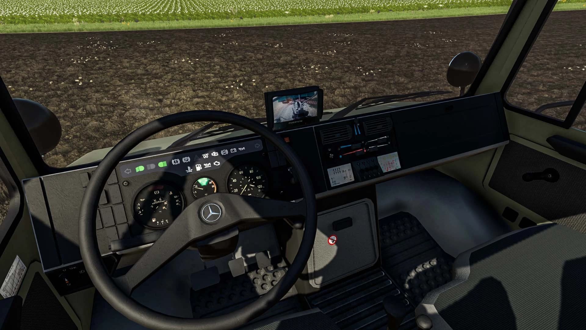 MERCEDES-BENZ UNIMOG 2