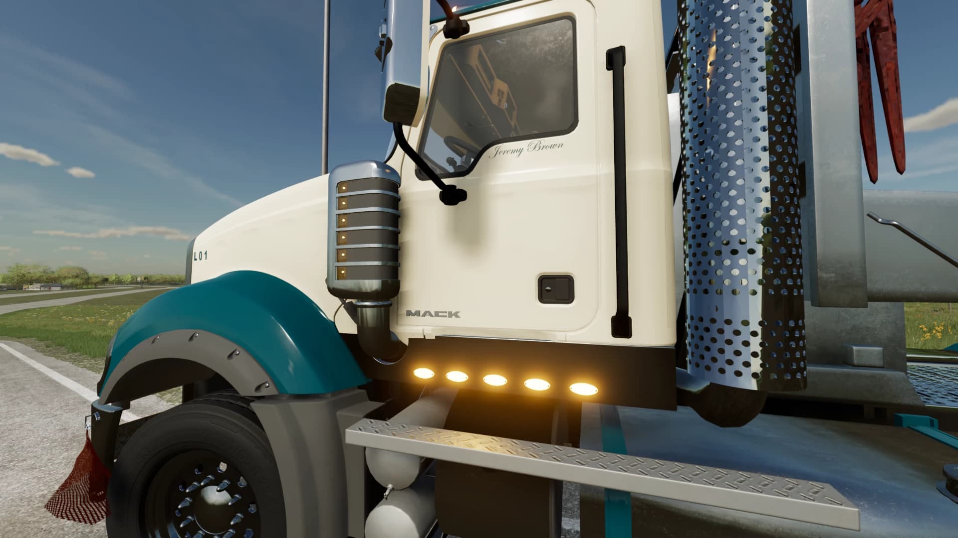 Mack Titan 2
