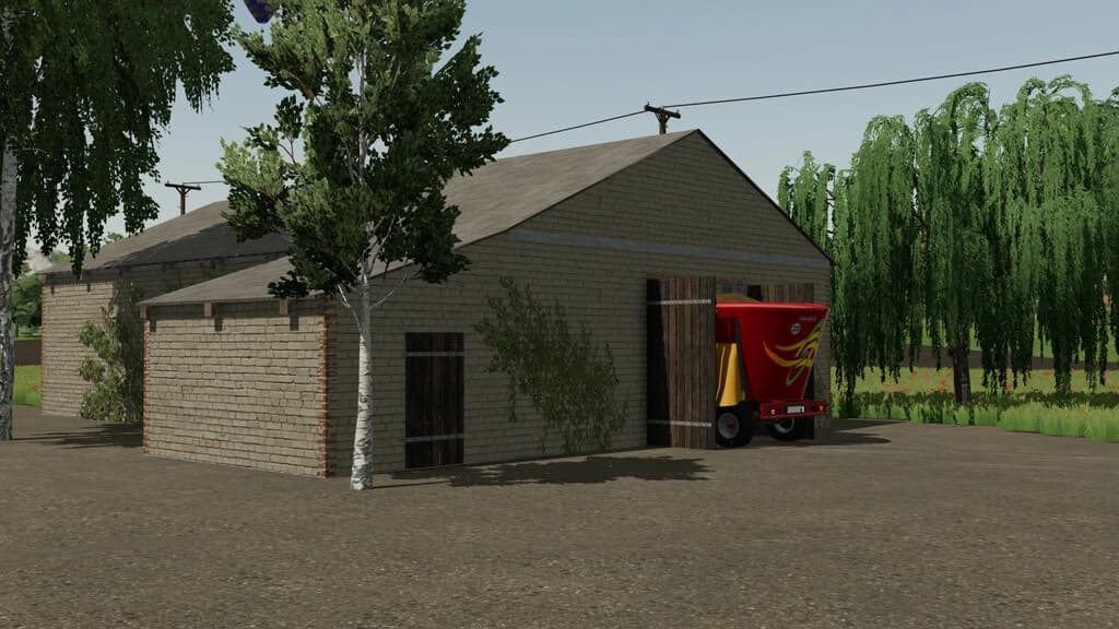 POLISH BARN WITH IVY 2