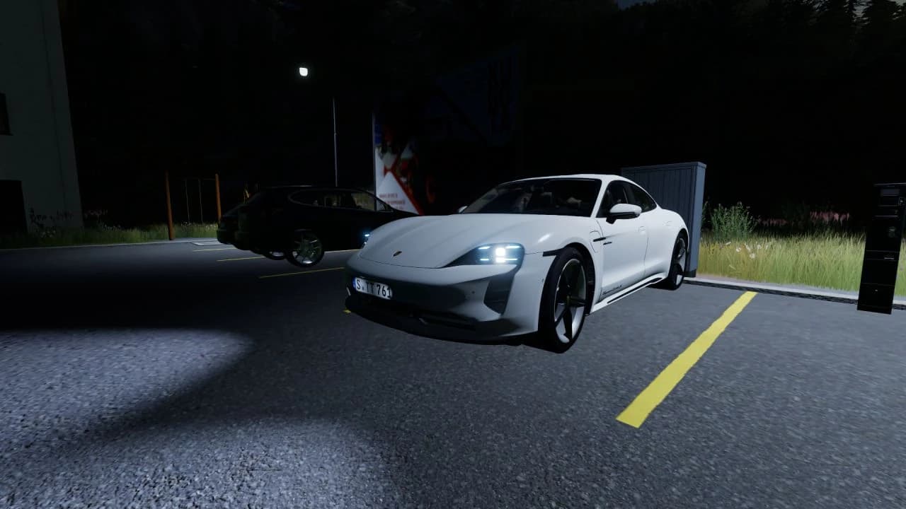 PORSCHE TAYCAN TURBO S 4