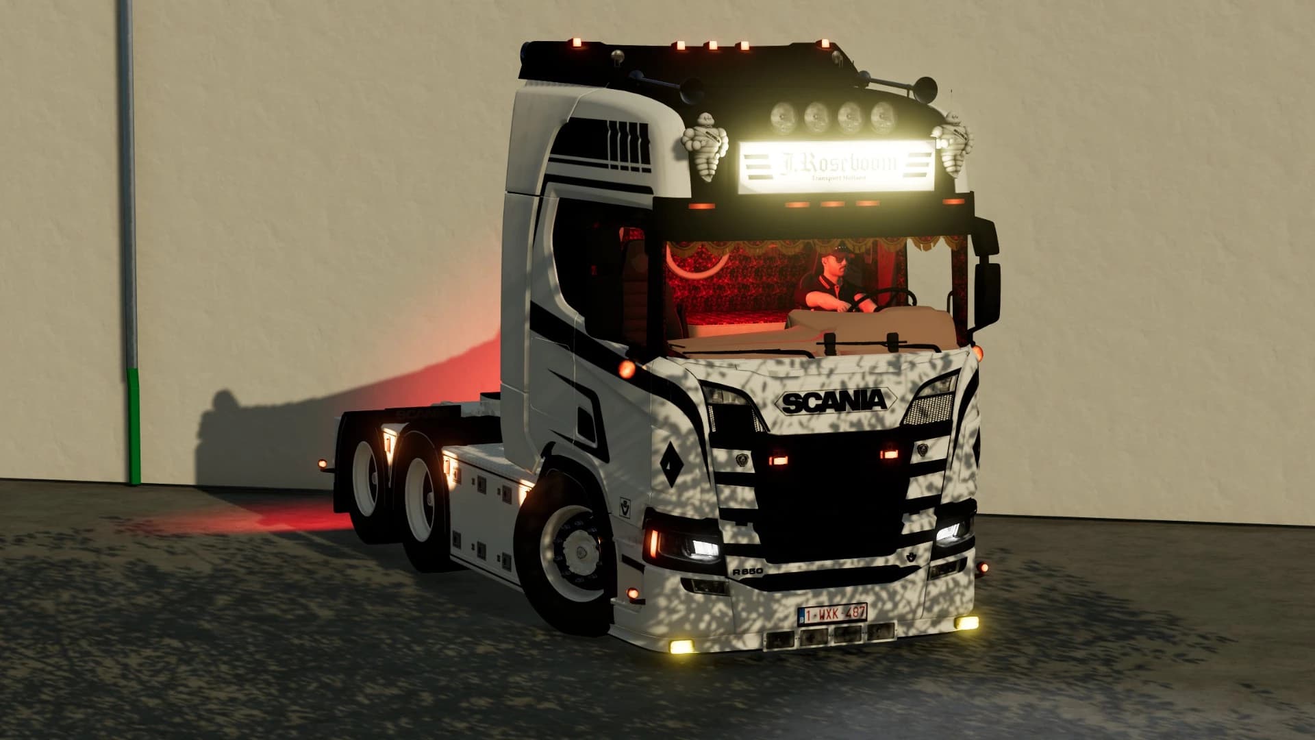 RESKINNED JAN MUES R650 3