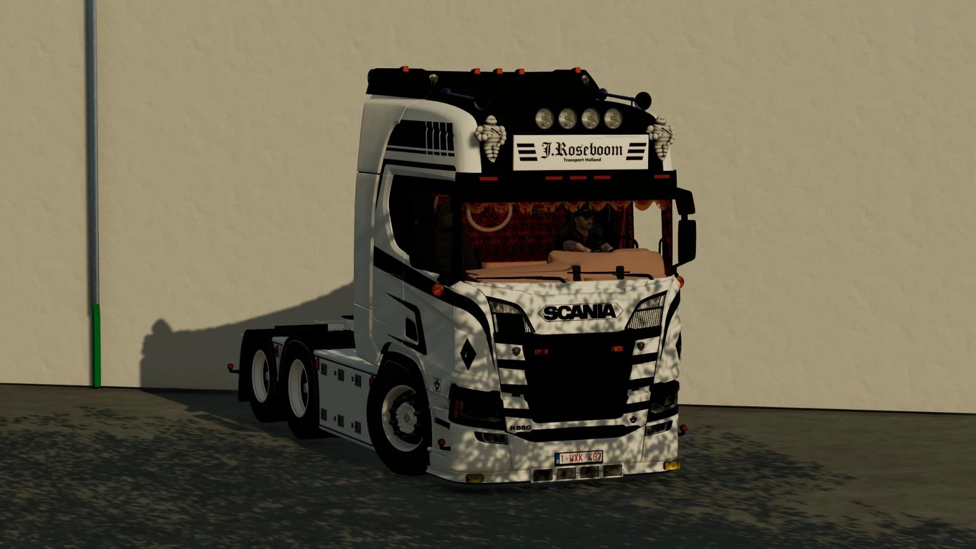 RESKINNED JAN MUES R650 2