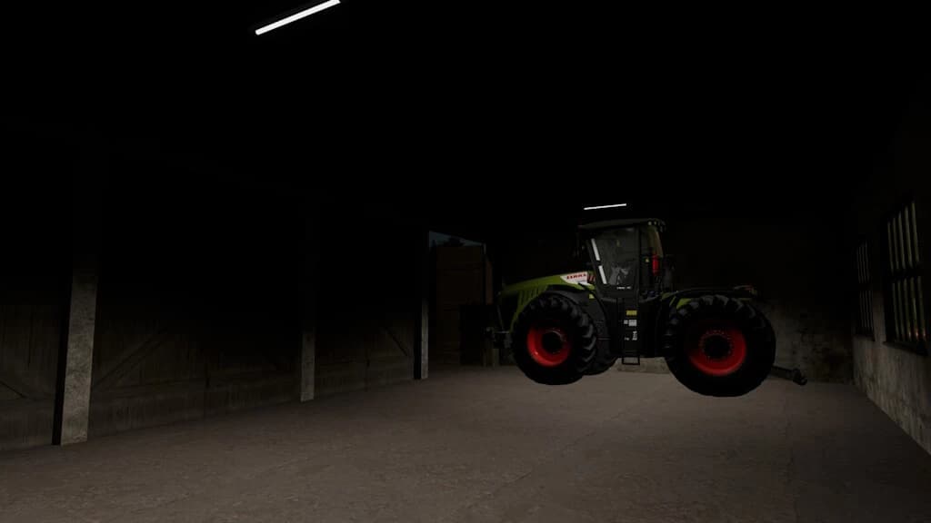 TRACTOR HALL 4