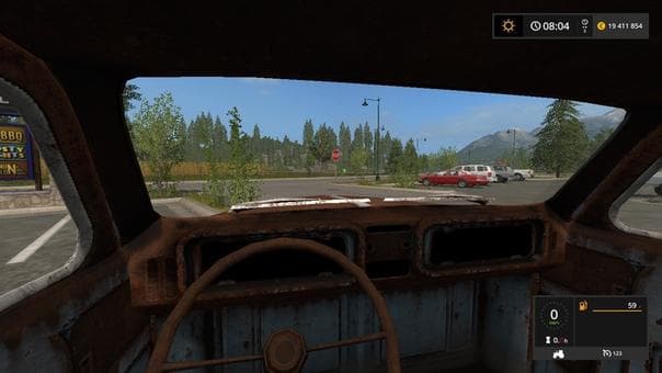 OLD RUSTY CAR