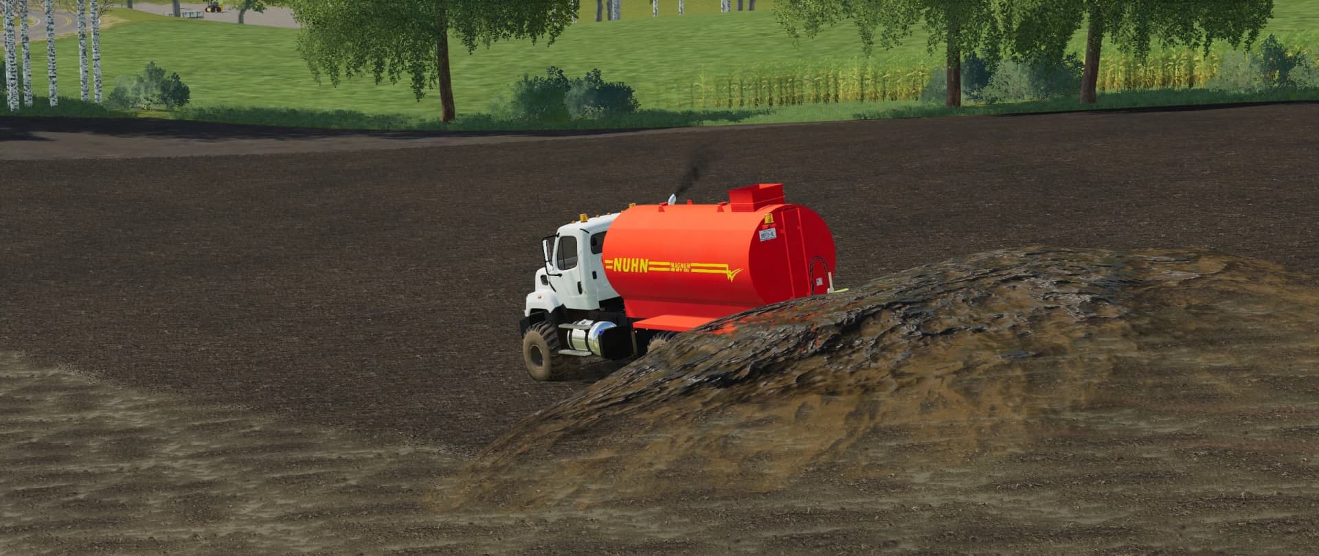 FREIGHTLINER 108SD WITH NUHN MAGNUM 4000 LIQUID MANURE SPREADER