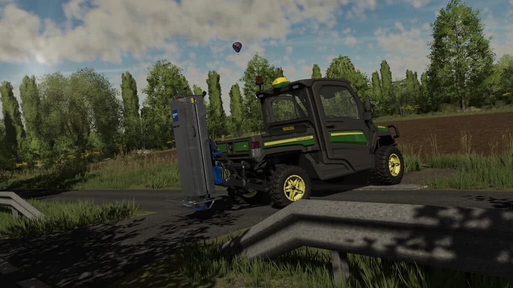 JOHN DEERE XUV8X5M
