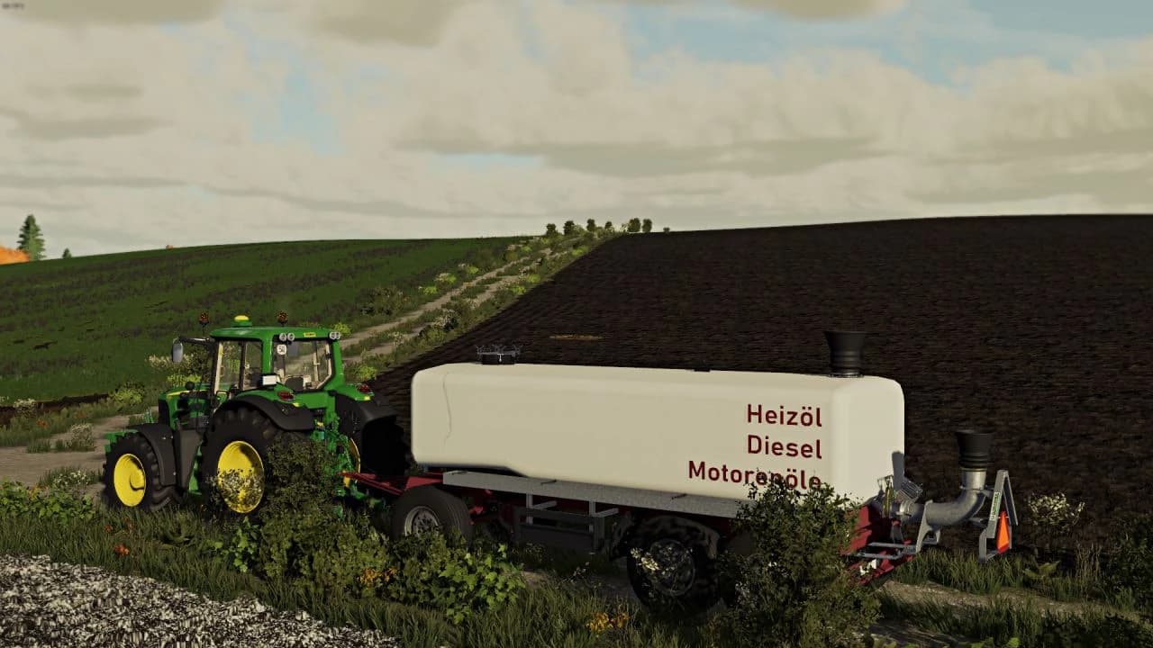 OLD LIQUID MANURE TANKER WITH LOWER FILLER