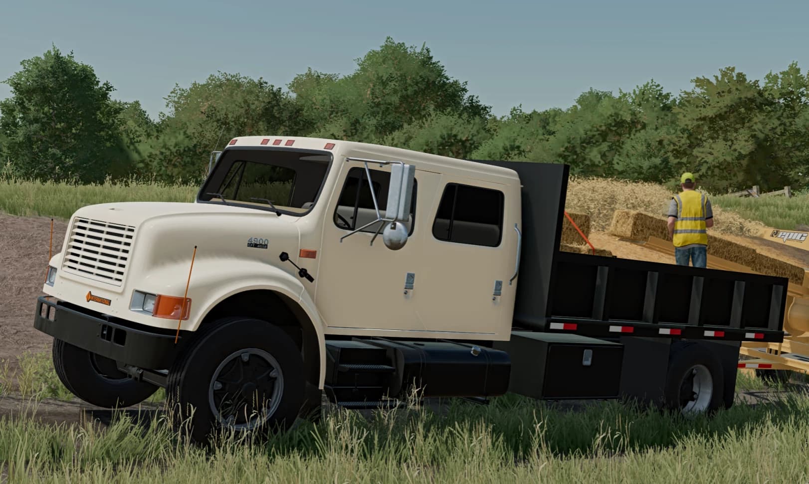 International 4900 Flatbed Straw Truck